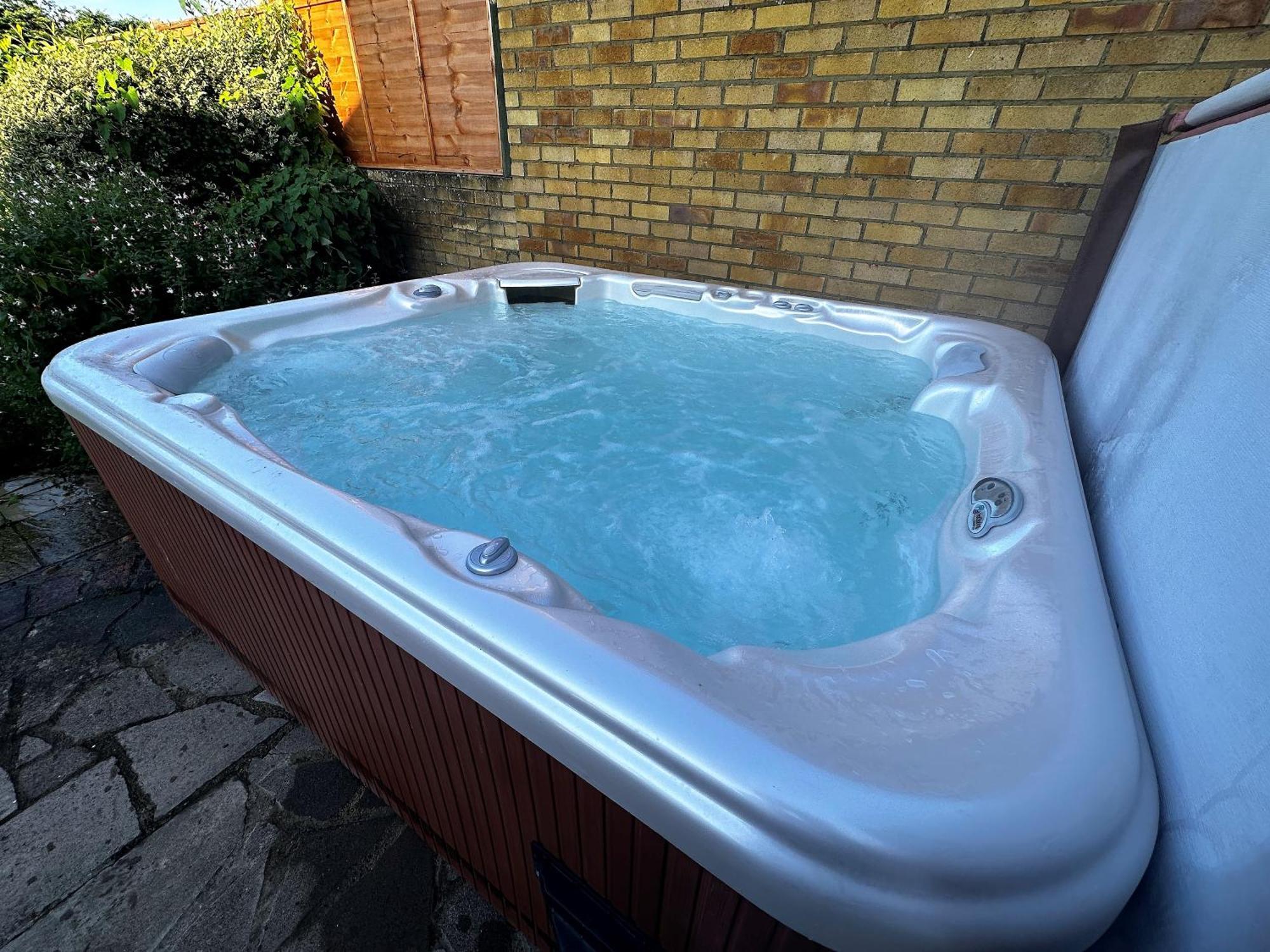 Kennedy Villa - 5 Bedroom House With Hot Tub, Wifi, Free Parkings, Close To Bicester Village Eksteriør bilde