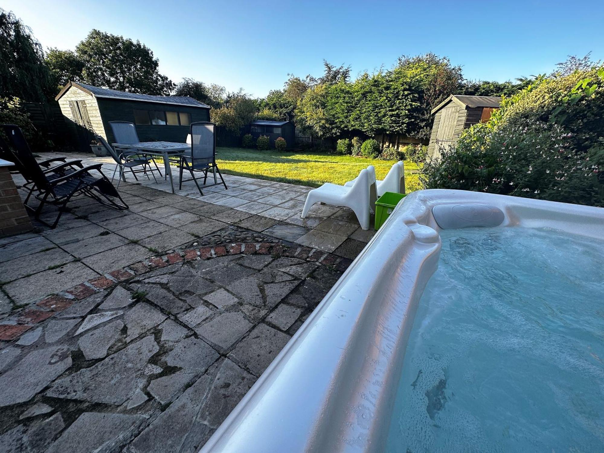 Kennedy Villa - 5 Bedroom House With Hot Tub, Wifi, Free Parkings, Close To Bicester Village Eksteriør bilde