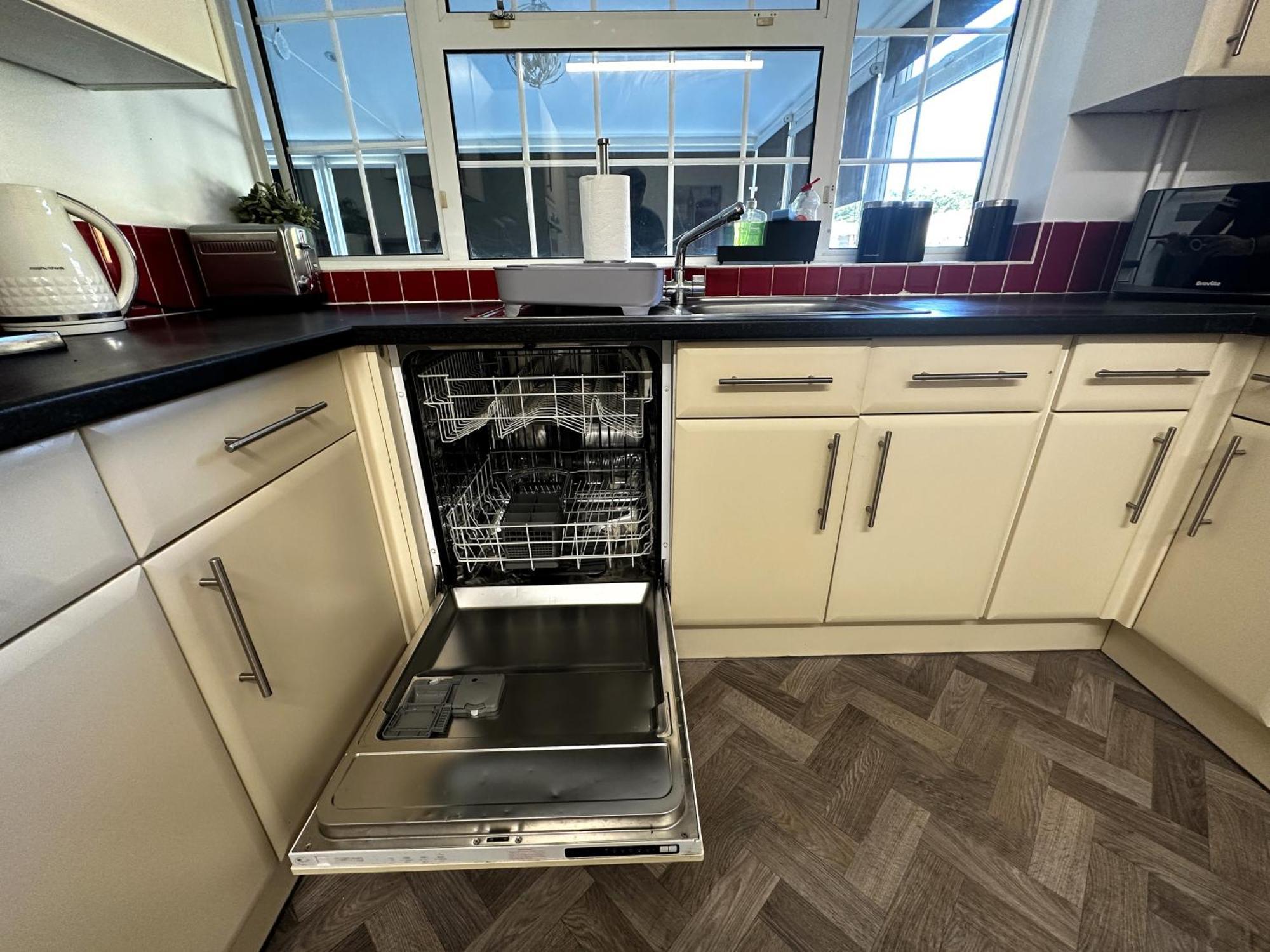 Kennedy Villa - 5 Bedroom House With Hot Tub, Wifi, Free Parkings, Close To Bicester Village Eksteriør bilde