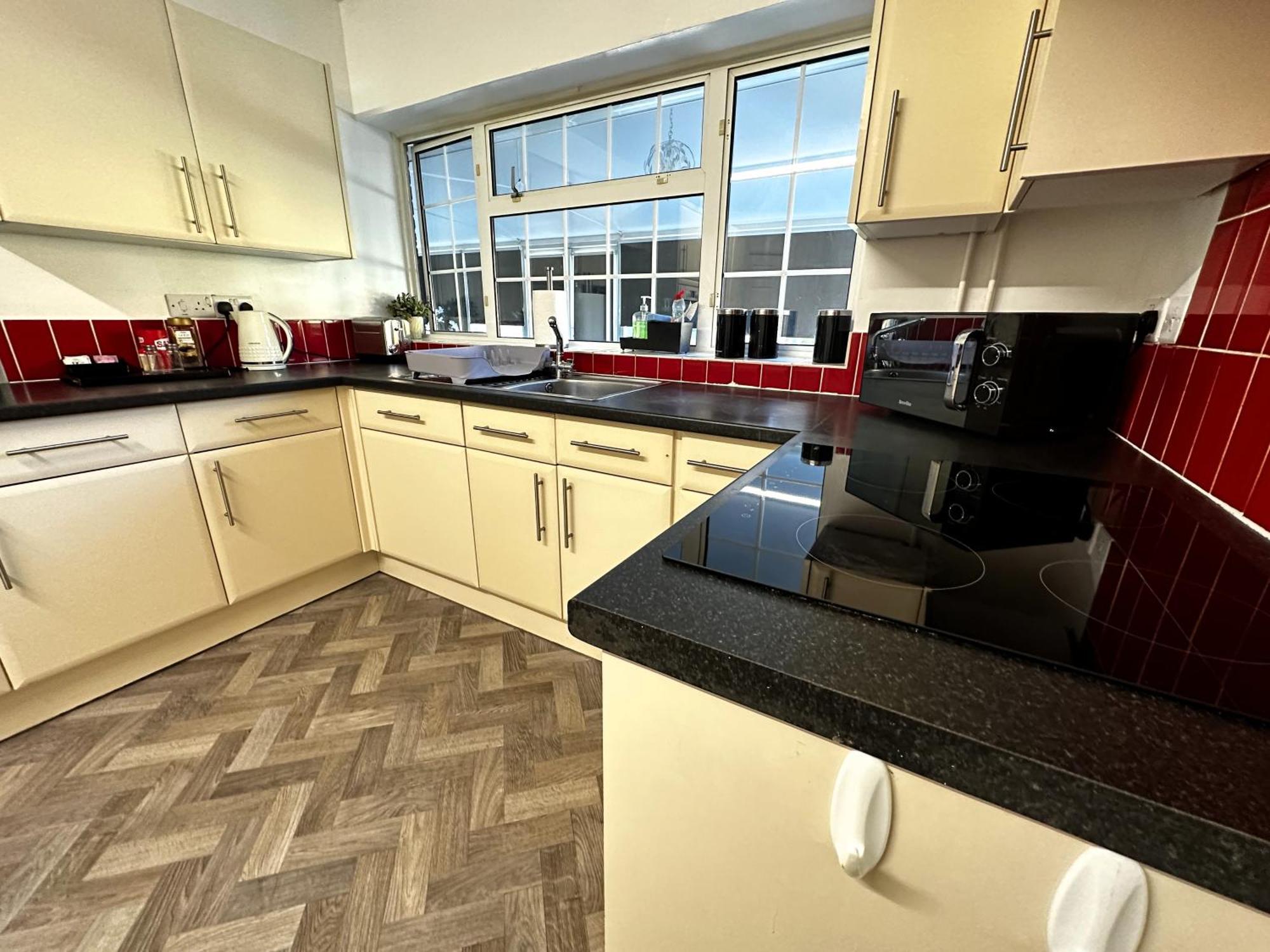 Kennedy Villa - 5 Bedroom House With Hot Tub, Wifi, Free Parkings, Close To Bicester Village Eksteriør bilde