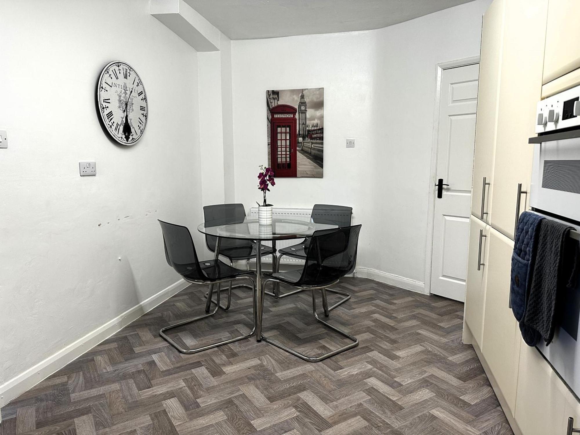 Kennedy Villa - 5 Bedroom House With Hot Tub, Wifi, Free Parkings, Close To Bicester Village Eksteriør bilde