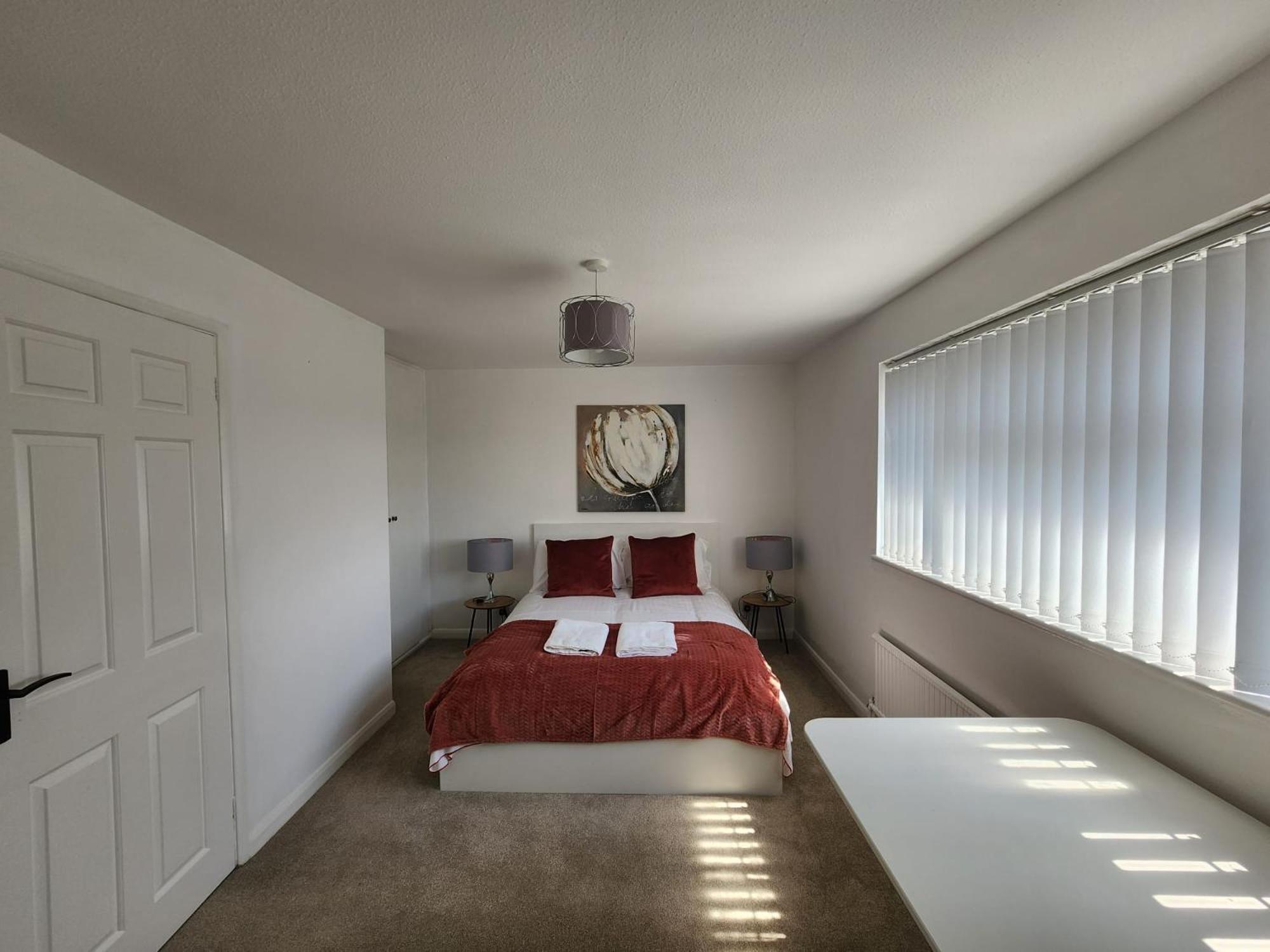 Kennedy Villa - 5 Bedroom House With Hot Tub, Wifi, Free Parkings, Close To Bicester Village Eksteriør bilde