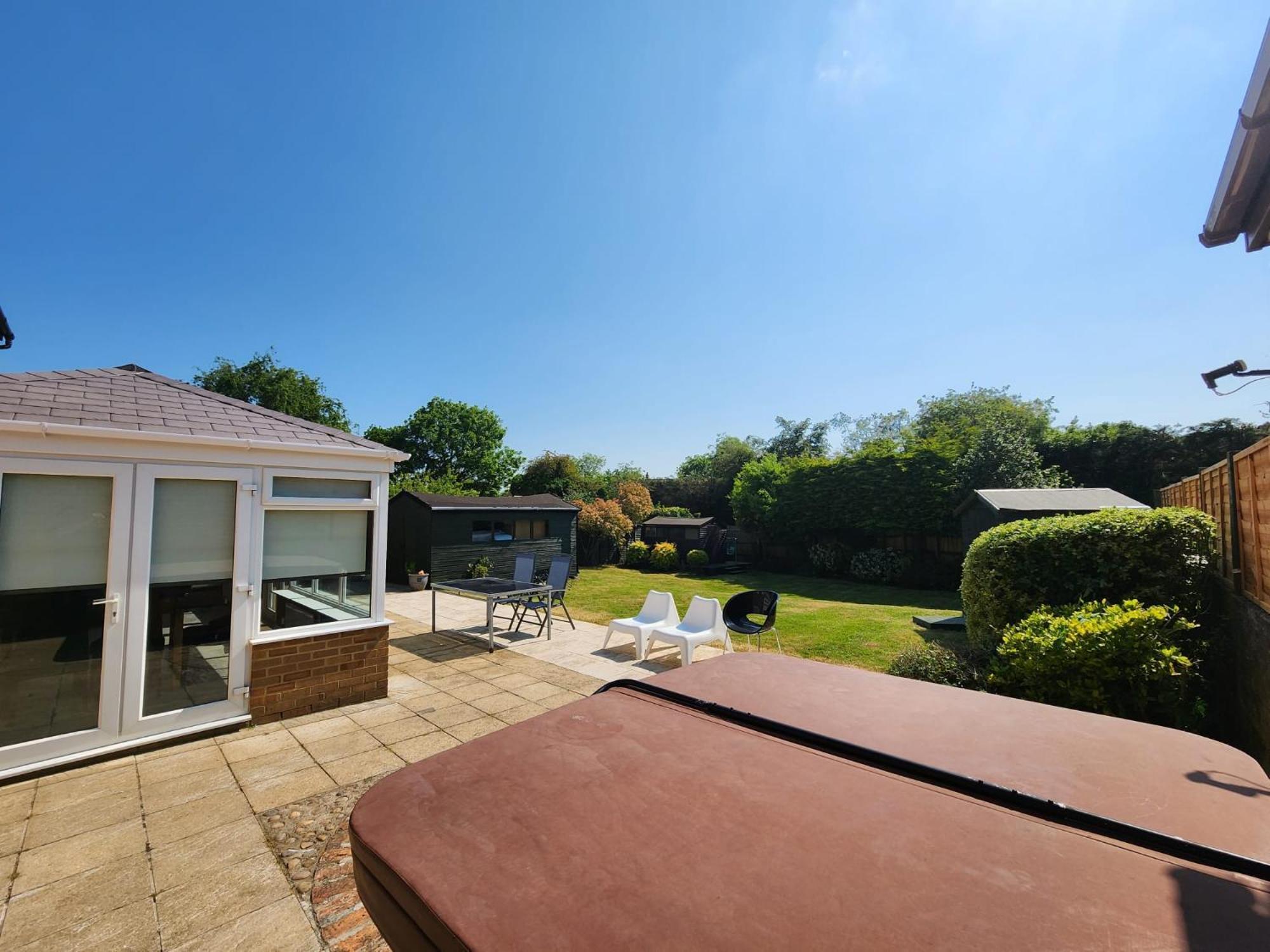 Kennedy Villa - 5 Bedroom House With Hot Tub, Wifi, Free Parkings, Close To Bicester Village Eksteriør bilde