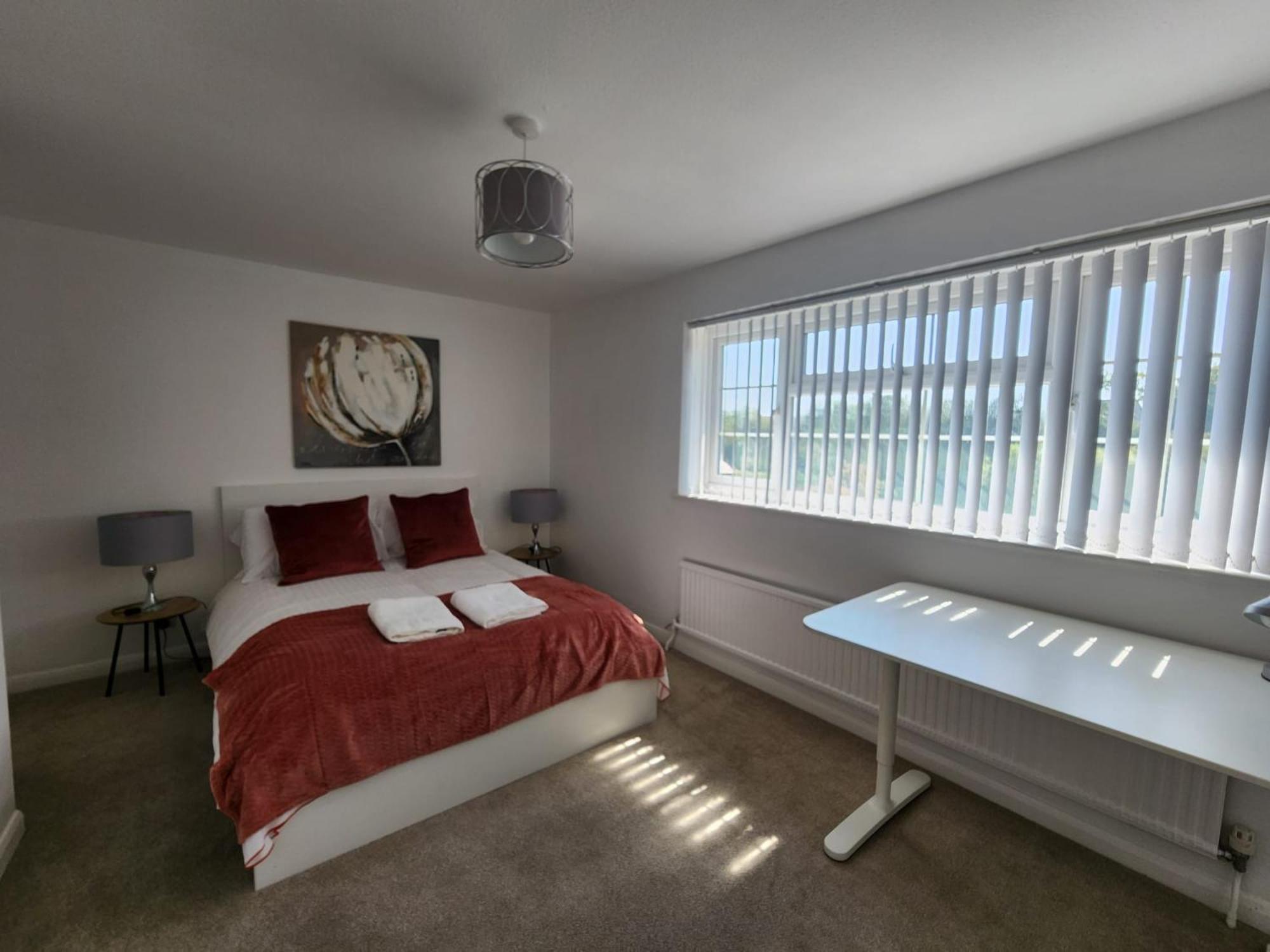 Kennedy Villa - 5 Bedroom House With Hot Tub, Wifi, Free Parkings, Close To Bicester Village Eksteriør bilde