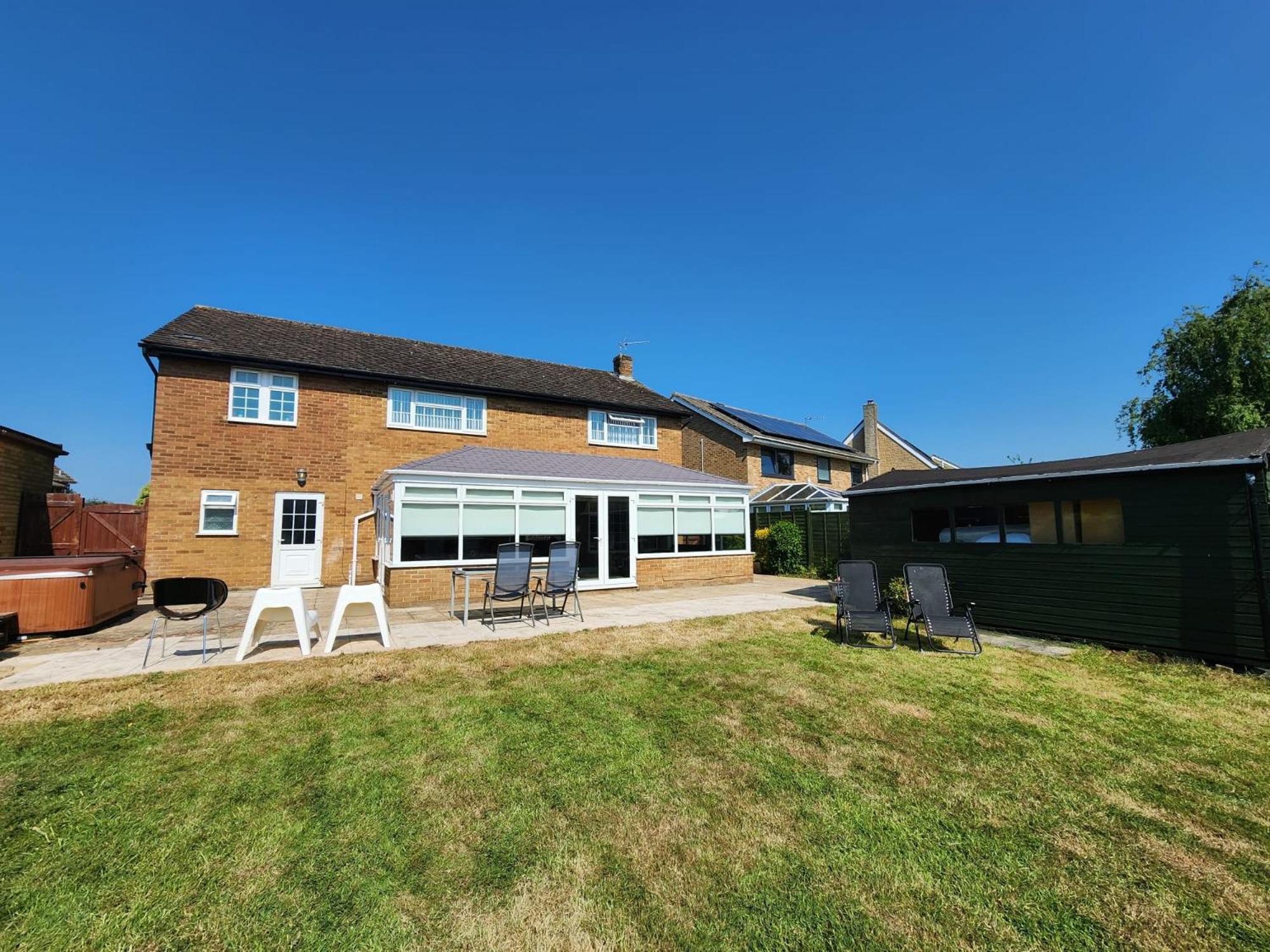 Kennedy Villa - 5 Bedroom House With Hot Tub, Wifi, Free Parkings, Close To Bicester Village Eksteriør bilde