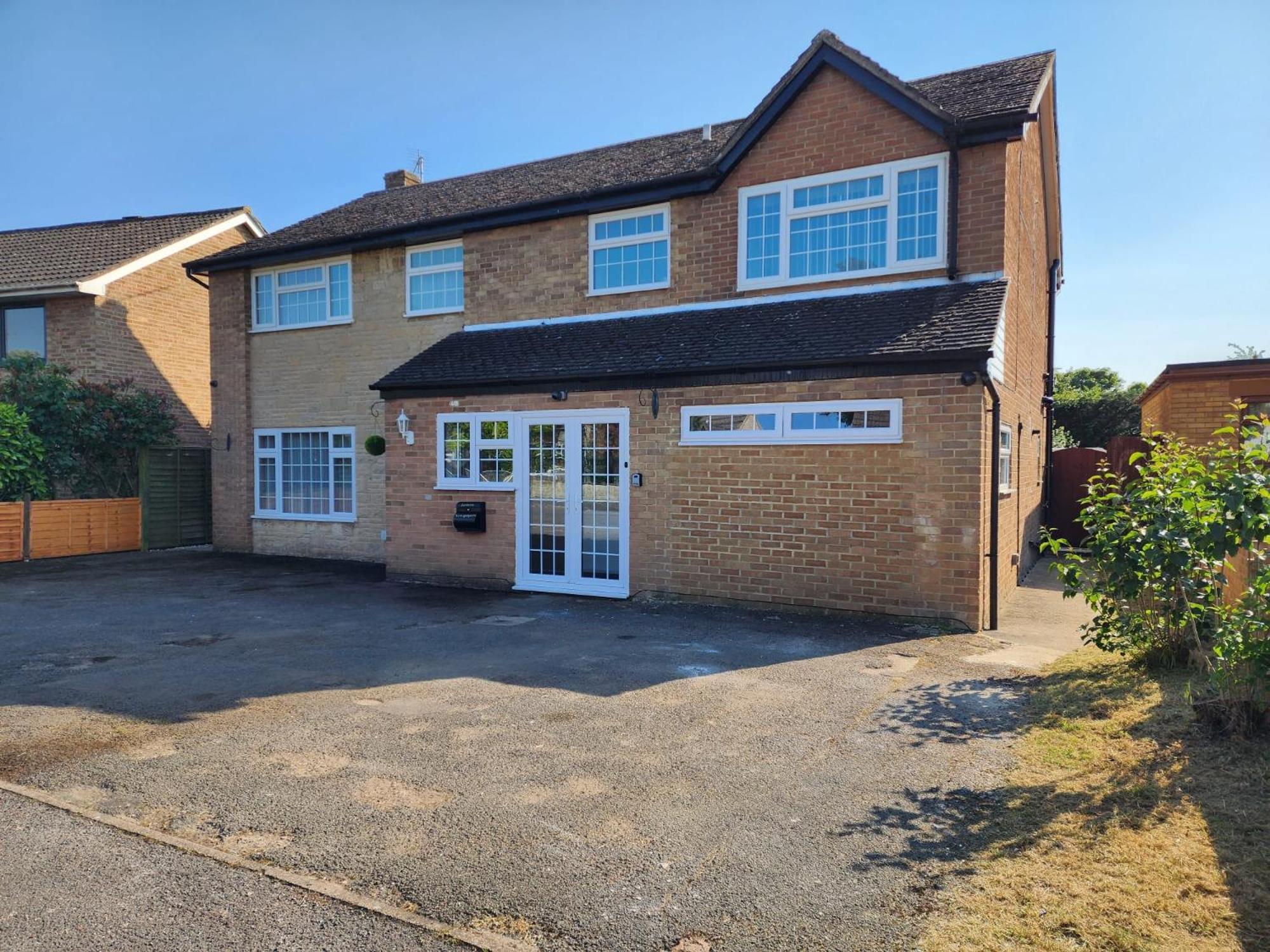 Kennedy Villa - 5 Bedroom House With Hot Tub, Wifi, Free Parkings, Close To Bicester Village Eksteriør bilde