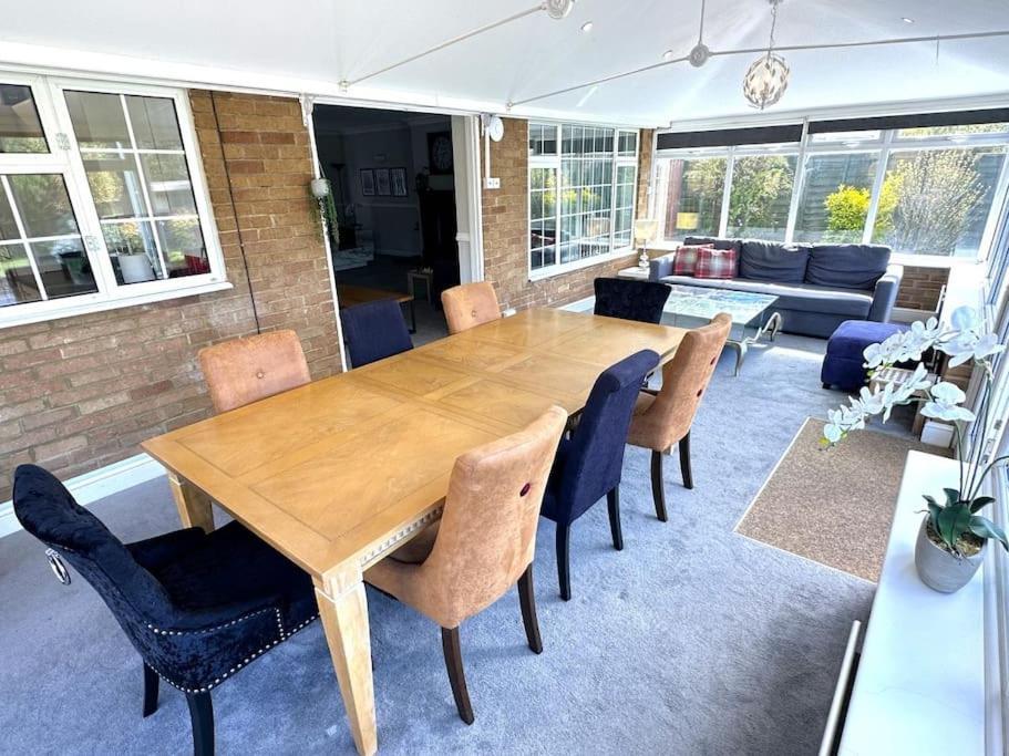 Kennedy Villa - 5 Bedroom House With Hot Tub, Wifi, Free Parkings, Close To Bicester Village Eksteriør bilde