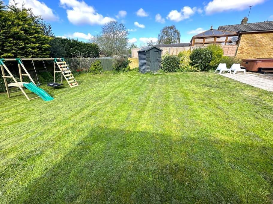 Kennedy Villa - 5 Bedroom House With Hot Tub, Wifi, Free Parkings, Close To Bicester Village Eksteriør bilde
