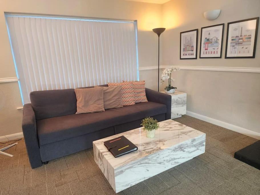 Kennedy Villa - 5 Bedroom House With Hot Tub, Wifi, Free Parkings, Close To Bicester Village Eksteriør bilde